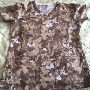 Carhartt work force camo scrub top